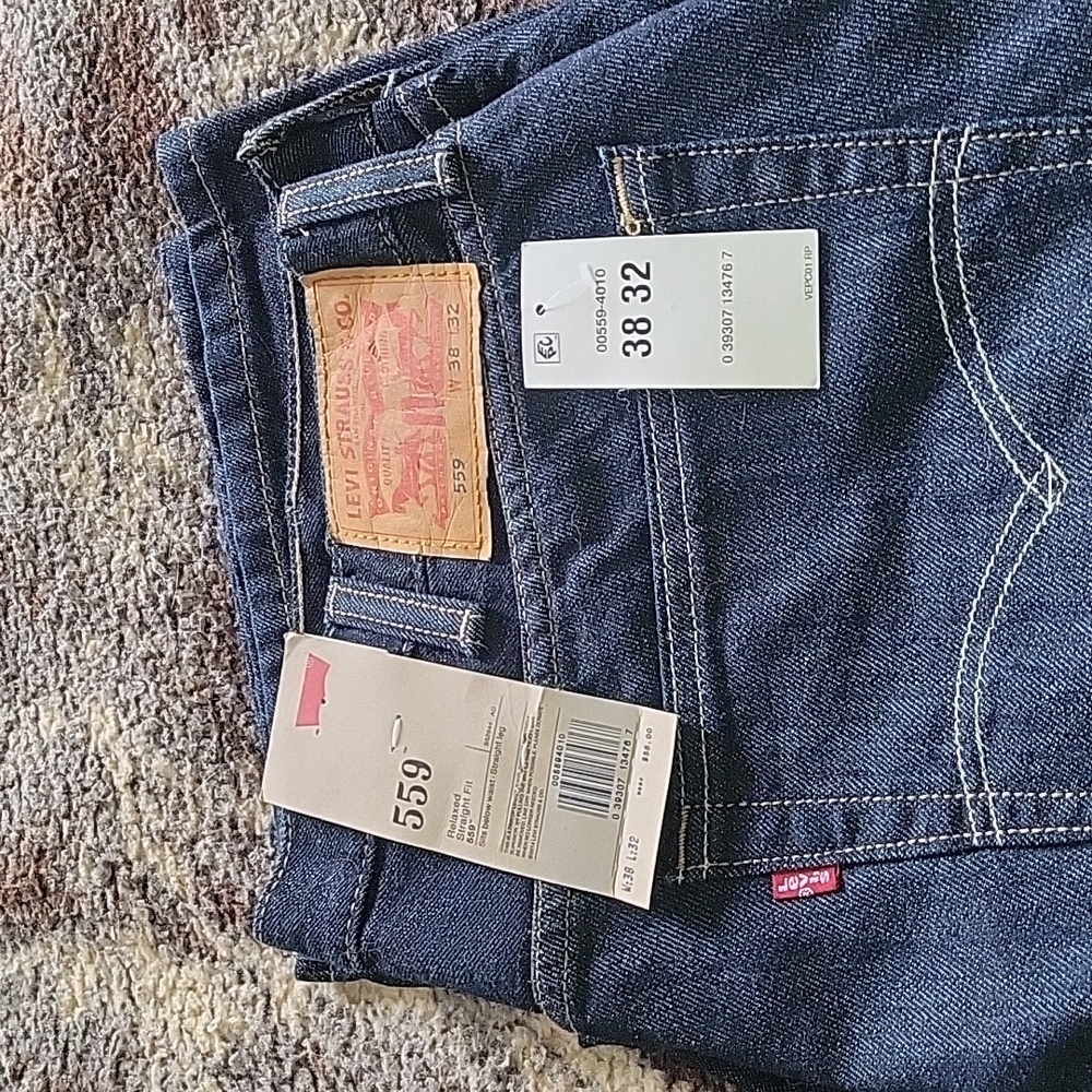 NWT levis 559 38x32